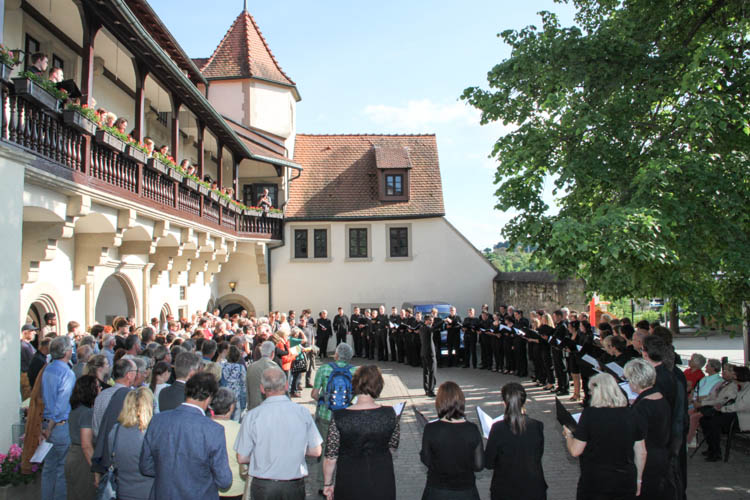 03 Schlosshof Chor kraichtal 2